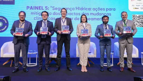 Em seminário nacional, Saneacre destaca estratégias do Acre para reduzir impactos de extremos climáticos no setor de saneamento