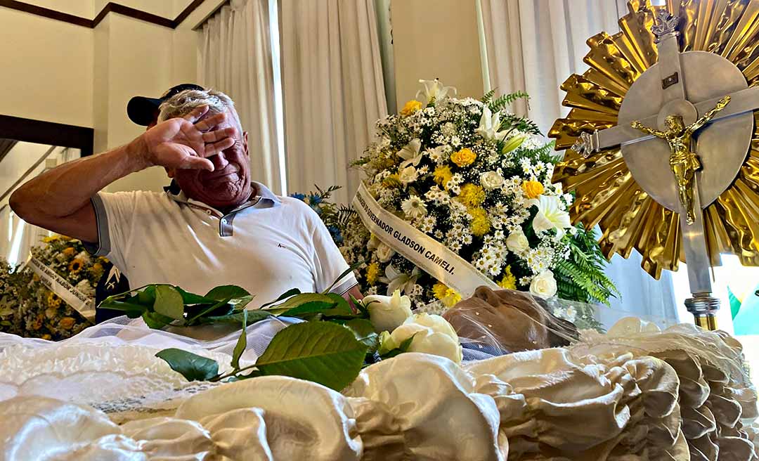 “É um dos dias mais tristes da minha vida”, desabafa seu Dimas Silva de Araújo, um dos eleitores de Flaviano Melo, o “Velho Lobo”