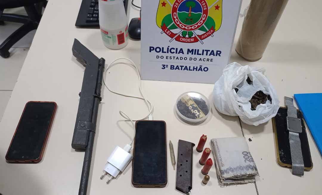 Adolescente denuncia agressão familiar, e operação em sua casa encontra armas, drogas e resistência à prisão