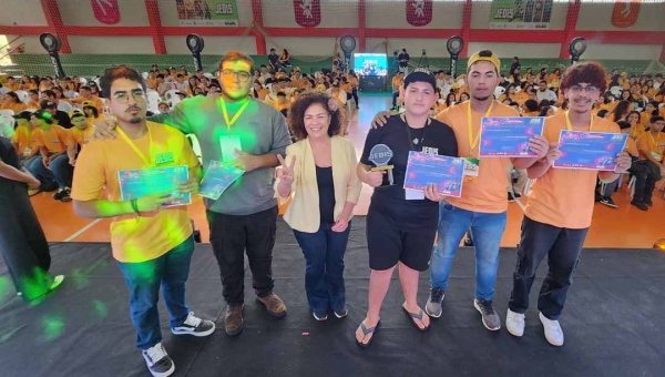 JEDIS encerra com entrega de certificados para mais de 1 mil estudantes