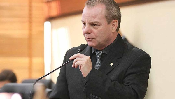 Pedro Longo pede que Gladson estude aumento do valor do auxílio-alimentação para servidores