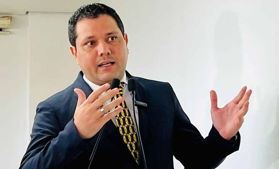 João Marcos cutuca procurador: “Mais parece um ativista, faz parte da comunidade LGBT”