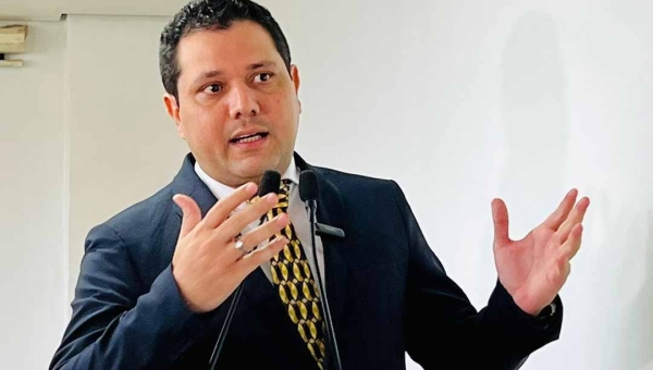 João Marcos cutuca procurador: “Mais parece um ativista, faz parte da comunidade LGBT”