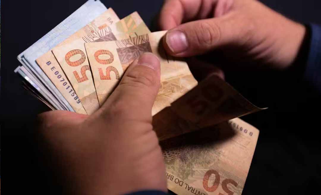 Lula publica nos próximos dias decreto para corrigir salário mínimo, que deve subir para R$ 1.518