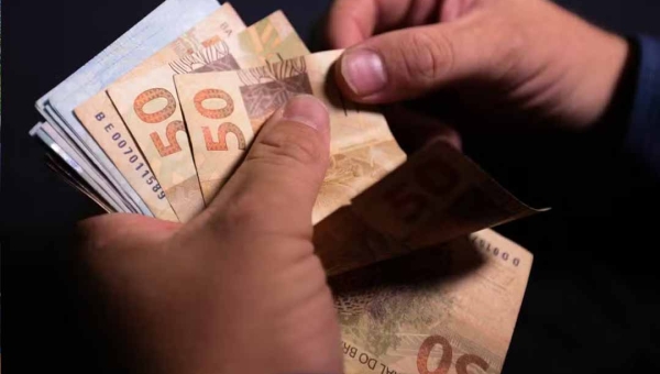 Lula publica nos próximos dias decreto para corrigir salário mínimo, que deve subir para R$ 1.518