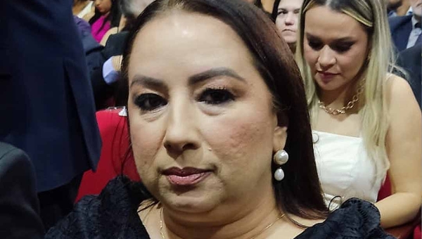 "Se ser oposição é buscar melhorias para o povo, serei oposição",  afirma Elzinha Mendonça 