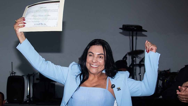 Rosana Gomes faz balanço do primeiro mandato com recordes na pavimentação de ruas do Quinari e investimentos em casas populares