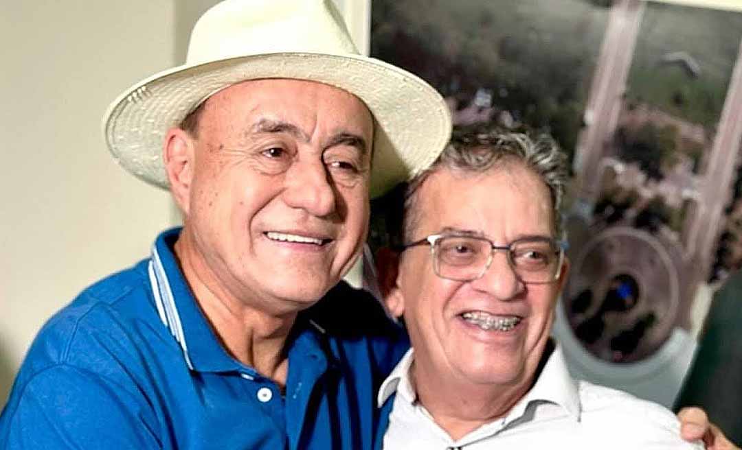 Pastor Paulo Machado é mantido na Secretaria de Educação do Município e posta foto com Bocalom: “Obrigado, prefeito”