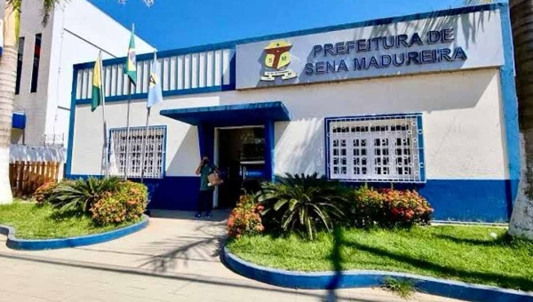 Prefeito de Sena Madureira sanciona lei para contratação emergencial de 700 servidores temporários