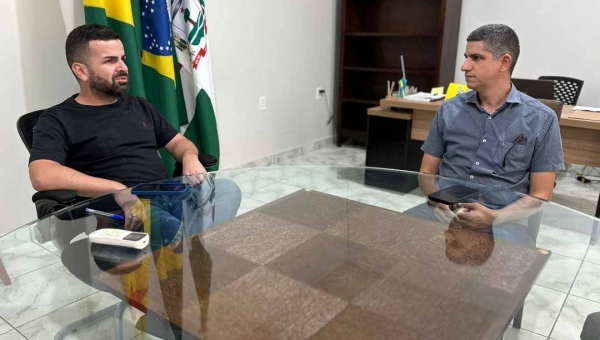 Deputado Fagner Calegário se reúne com prefeito Rodrigo Damasceno em Tarauacá e reforça compromisso com o município