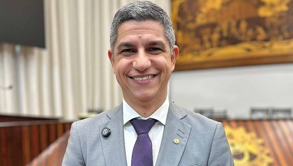 Líder do Podemos diz na Aleac que partido segue na base do governo, mas sua postura é de independência