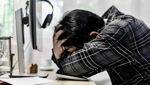 Afastamentos do trabalho por transtornos mentais no Brasil superam 400 Mil em 2024, aponta Ministério da Previdência Social