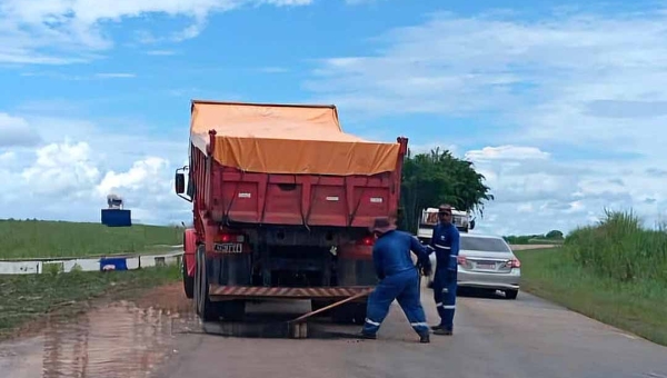 Após denúncia em trecho de rodovia, DNIT avança na recuperação da BR-317 com tapa-buracos e troca de asfalto até Assis Brasil
