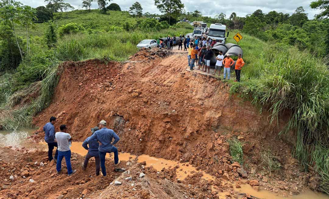 Trabalho emergencial na BR 364 busca liberação até as 13h, garantem engenheiros