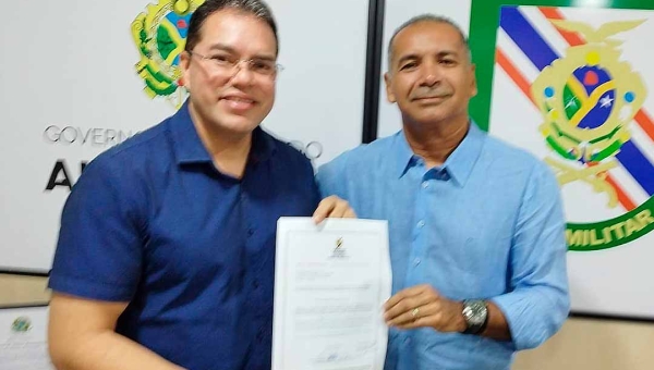 Com apoio de Frank Barros, Vereador Roderick Costa solicita transferência de PMs bocacrenses com Chefe da Casa Militar em Manaus