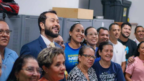 Jarude entrega câmeras de segurança e anuncia equipamento esportivo para escola na capital: “É só o começo”