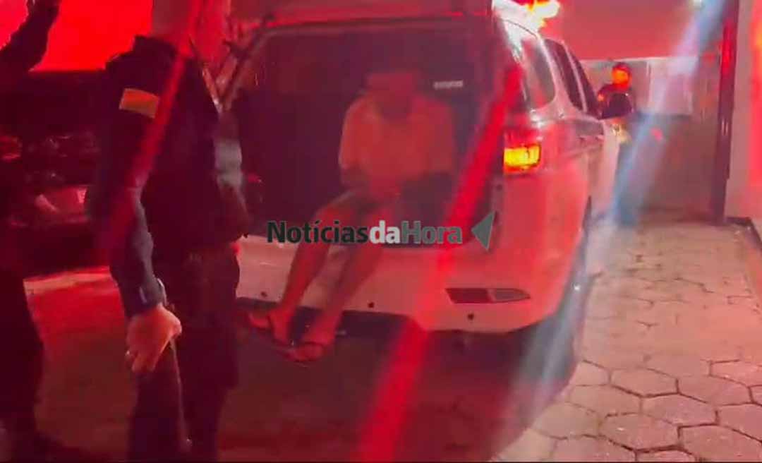 Polícia Militar realiza abordagem a indivíduo armado no Loteamento Praia do Amapá; área de confronto entre facções na Capital acreana