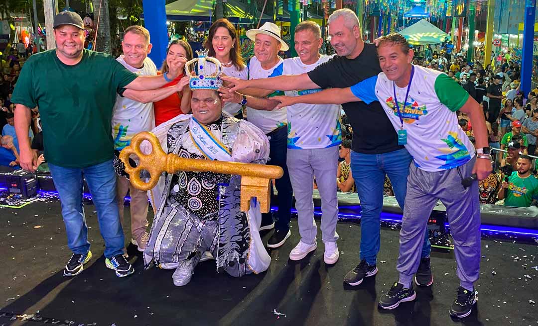 Rei Momo e Rainha do Carnaval: Júnior de Mônaco e Érica Oliveira são coroados no Carnaval da Família