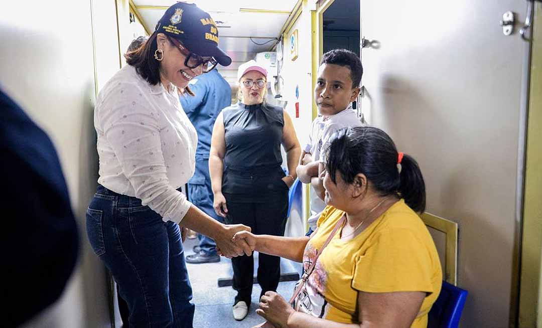 Em Porto Acre, vice-governadora Mailza visita navio-hospital da Marinha, agradece apoio e reforça parceria do Estado