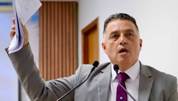 Vereador diz que ônibus da empresa RICCO Transportes está operando na Capital com placa em nome de pessoa física e débitos