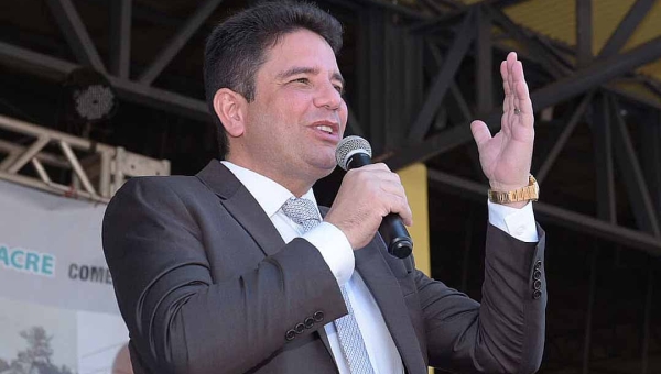 Gladson Cameli tem 45% de ótimo e bom, e 34,4 % de regular, diz pesquisa ATribuna/Data Control