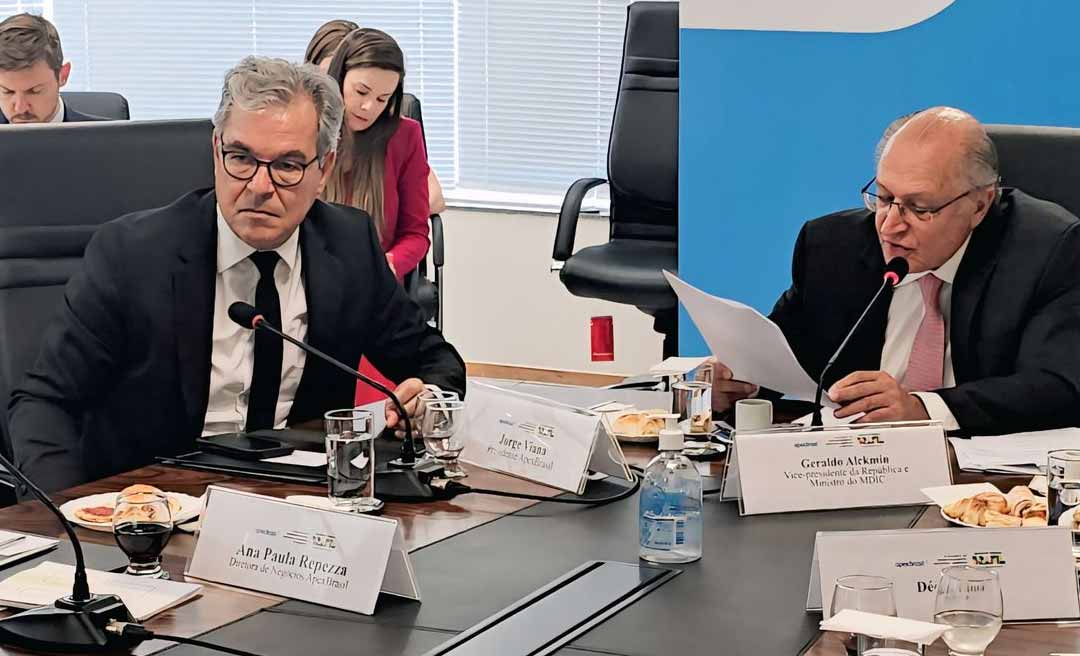Jorge Viana comemora aprovação do novo plano de cargos e salários da ApexBrasil