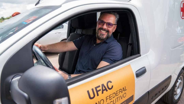 Com emenda de Alan Rick, UFAC recebe veículos e equipamentos para Clínica Veterinária