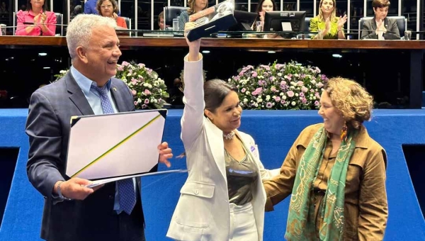 Petecão homenageia procuradora Patrícia Rêgo com o Diploma Bertha Lutz