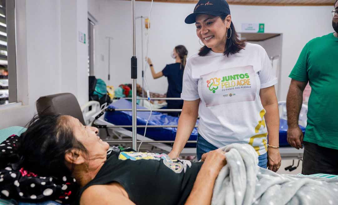 Vice-governadora Mailza entrega alimentos a famílias carentes no município de Feijó