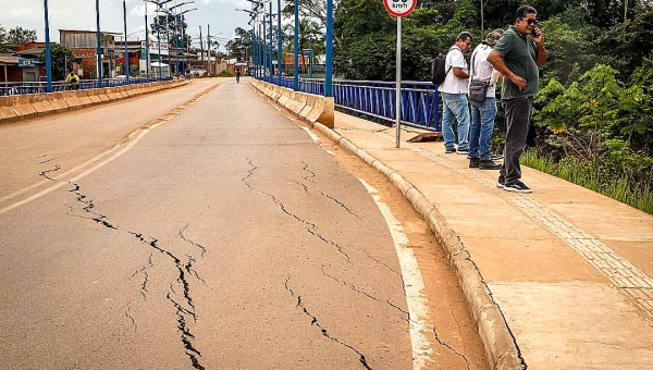 Cabeceira da ponte sobre o Igarapé Judia cede e Prefeitura de Rio Branco age rápido para reparar estrutura