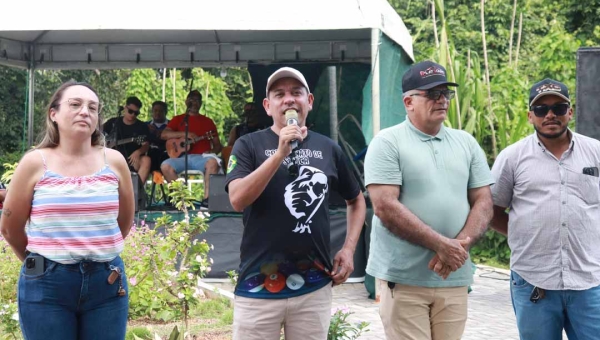 Prefeito Jerry Correia inaugura Praça Edilson Menezes de Araújo com homenagem à família e grande festa popular