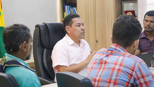 Prefeito Jerry Correia recebe vereador e comunidade para tratar de melhorias no Ramal do 88