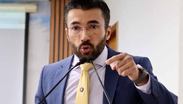 Vereador Zé Lopes propõe PL para proibir contratação de shows com apologia sexual explícita em eventos familiares