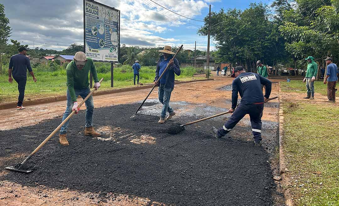 Prefeitura de Assis Brasil inicia recuperação de ruas com apoio do Deracre