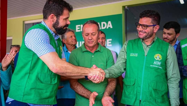 Gladson Camelí entrega primeira etapa da revitalização da Unidade Mista de Saúde em Acrelândia