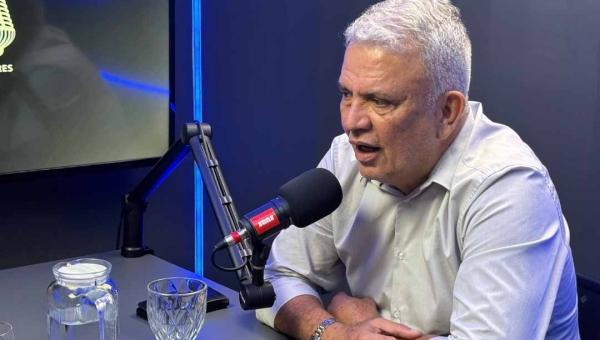 “Sou de centro, não sou da esquerda”, diz Petecão no Papo Informal
