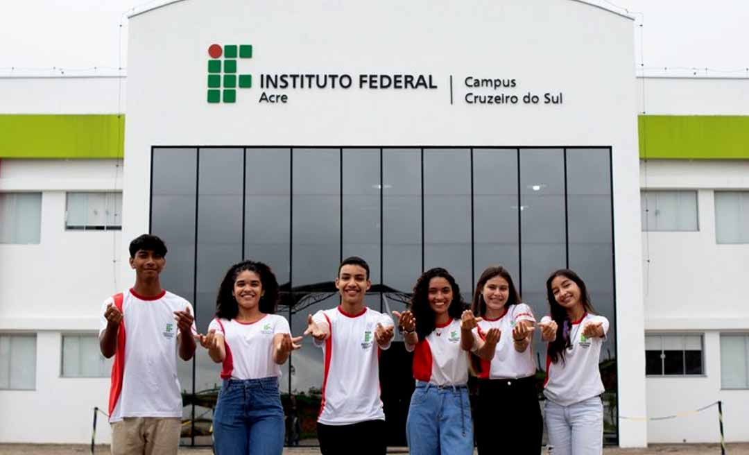 Ifac abre inscrições para 1.116 bolsas de Auxílio Permanência e Passe Estudantil