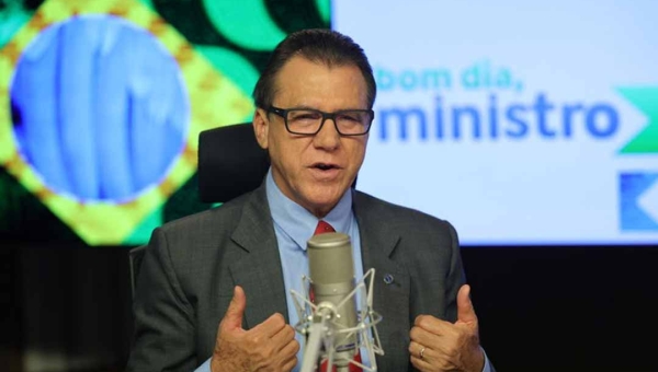 “É uma necessidade”, diz Luiz Marinho sobre igualdade salarial entre homens e mulheres