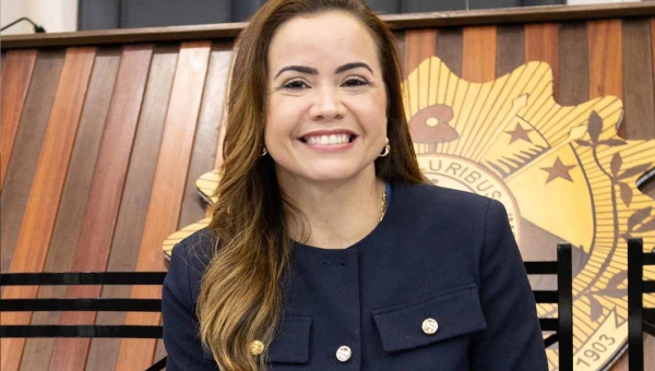 Dra. Michelle Melo lidera audiência pública na ALEAC e reforça luta pelos direitos das pessoas com fibromialgia