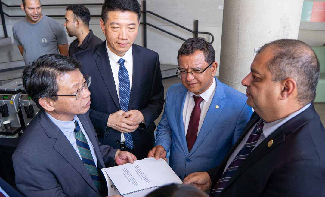 Gonzaga e Assur se reúnem com autoridades e empresários chineses para debater comércio entre Acre e China