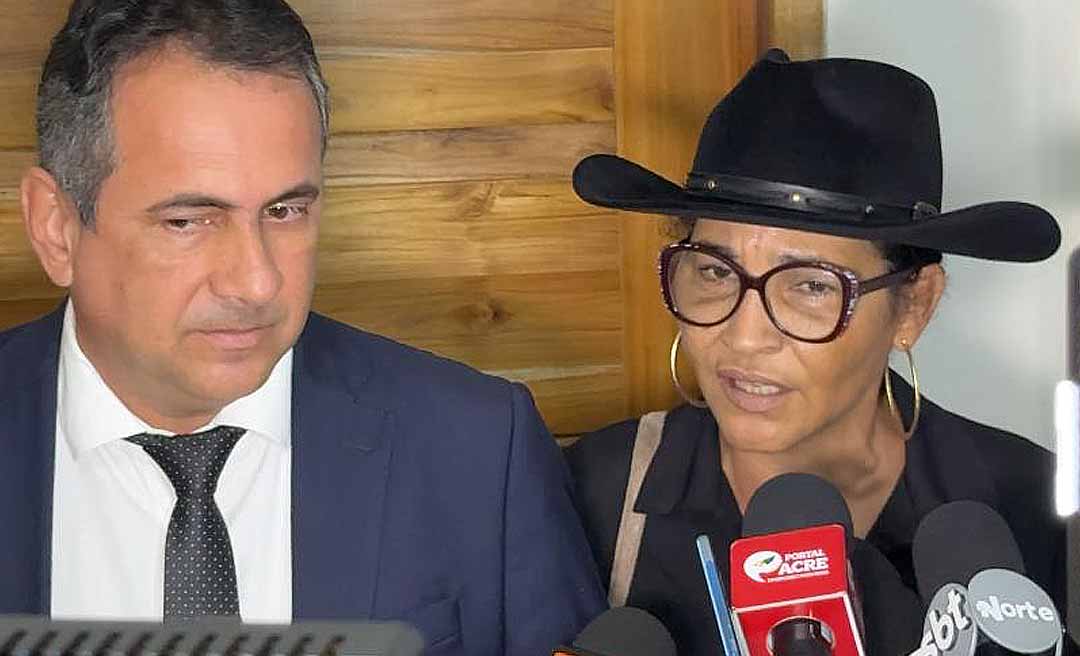Presidente do Sinteac desmente líder do prefeito durante manifestação na Câmara de Rio Branco: "Não é por eleição, é por dois anos de enrolação"