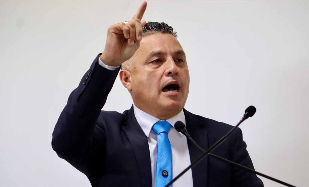 "Enquanto o povo sofre, prefeito se diverte: uma afronta aos rio-branquenses", dispara Eber Machado