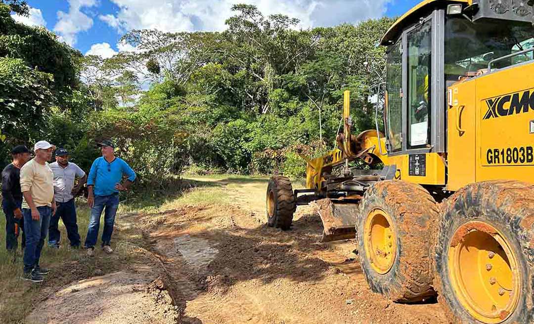 Na zona rural, prefeito Jerry Correia acompanha obras em ramais, colheita de milho e café
