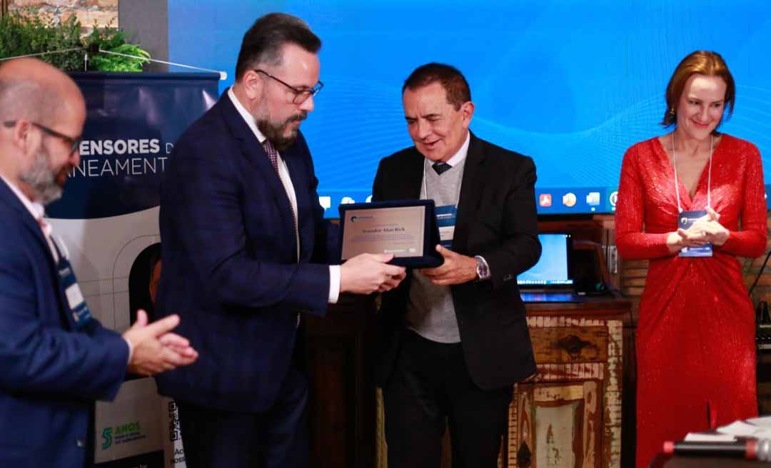 Senador Alan Rick é homenageado em São Paulo como um dos principais defensores do saneamento no Brasil
