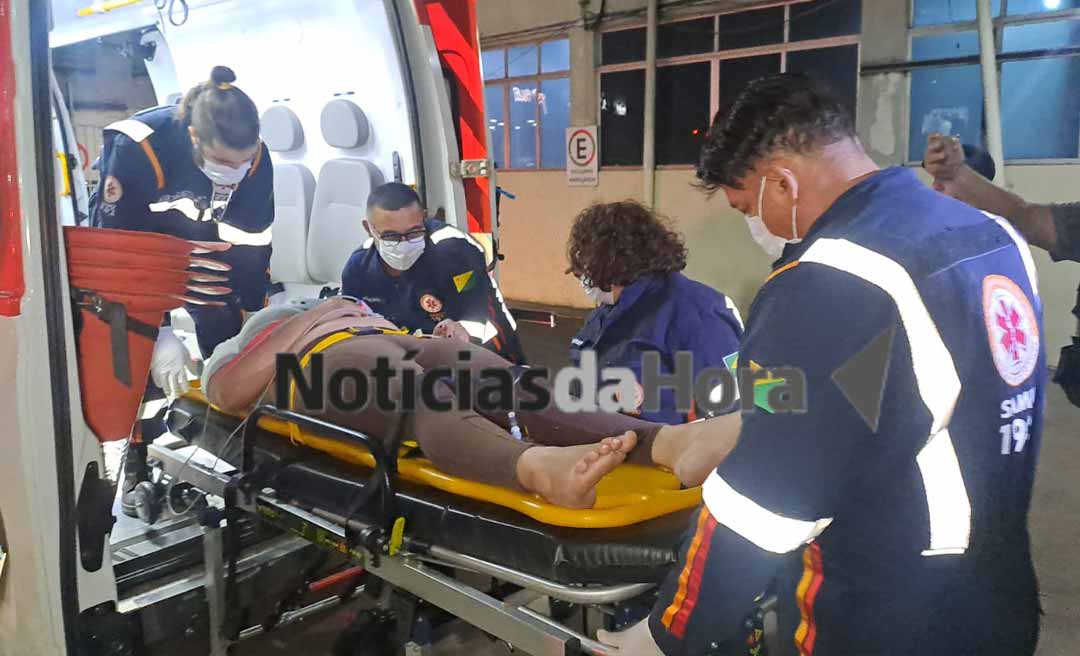 Jovem fica gravemente ferida após pneu de motocicleta estourar na Estrada de Porto Acre