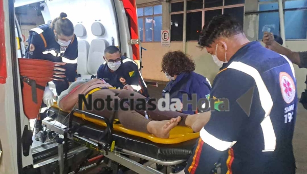Jovem fica gravemente ferida após pneu de motocicleta estourar na Estrada de Porto Acre
