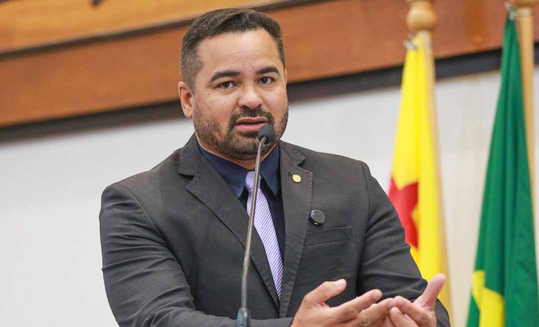 Arlenilson defende revogação de trechos de lei que impedem policiais penais processados a aderir a banco de horas