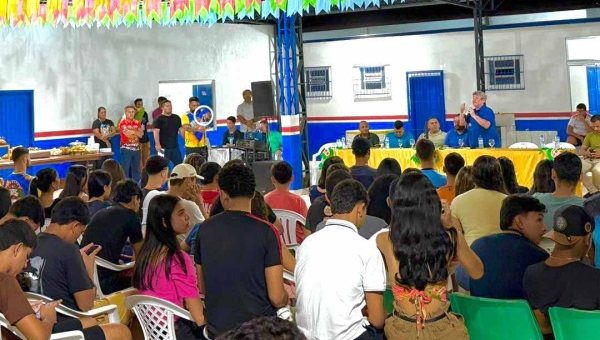 Prefeitura do Município de Boca do Acre discute apoio à cultura popular com grupos folclóricos