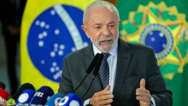 Lula confirma que sua equipe econômica estaria discutindo alternativas para a alta do IOF