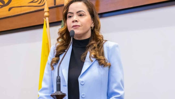 “O Acre enfrenta sérias dificuldades na educação e saúde, mas a prioridade do governo é outra”, diz Michelle Melo
